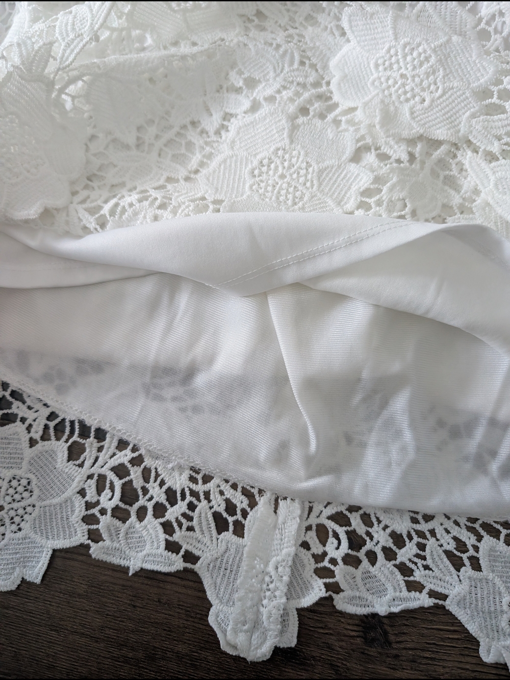 Gorgeous Romantic Lace Dress By Guess Size 12 White Tea Length - Picture 5 of 12